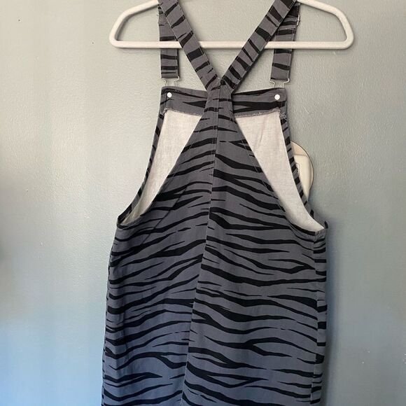 Material Girl tiger print overall skirt M - Picture 4 of 8